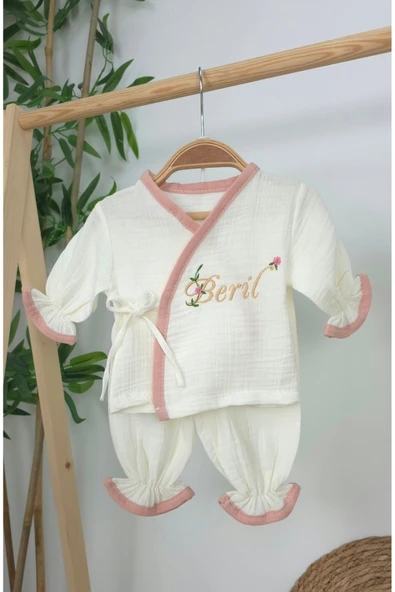 gros shop Müslin Yeni Doğan 4Katlı Organik %100Pamuk Kişiye Özgü Nakışlı Hastane Çıkış Seti (Pudra Biyeli-1) - Resim 2