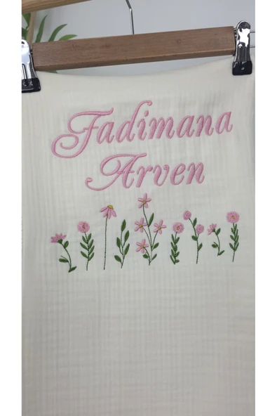 gros shop Müslin Yeni Doğan 4Katlı Organik %100Pamuk Kişiye Özgü Nakışlı Hastane Çıkış Seti (Çoklu Papatya) - Resim 4