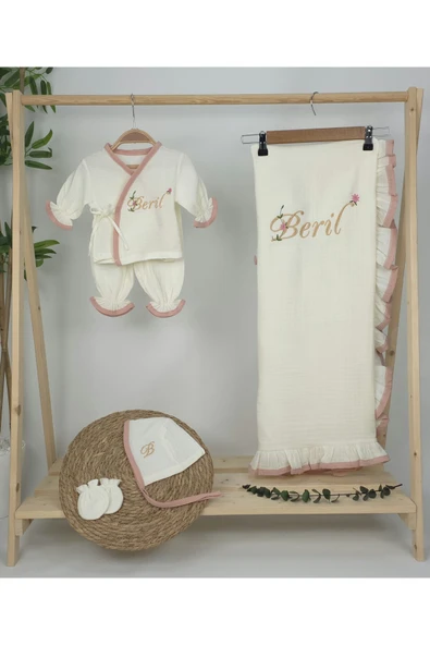 gros shop Müslin Yeni Doğan 4Katlı Organik %100Pamuk Kişiye Özgü Nakışlı Hastane Çıkış Seti (Pudra Biyeli-1) - Resim 2