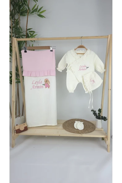 gros shop Müslin Yeni Doğan 4Katlı Organik %100Pamuk Kişiye Özgü Nakışlı Hastane Çıkış Seti-Tavşan Model-1 - Resim 2