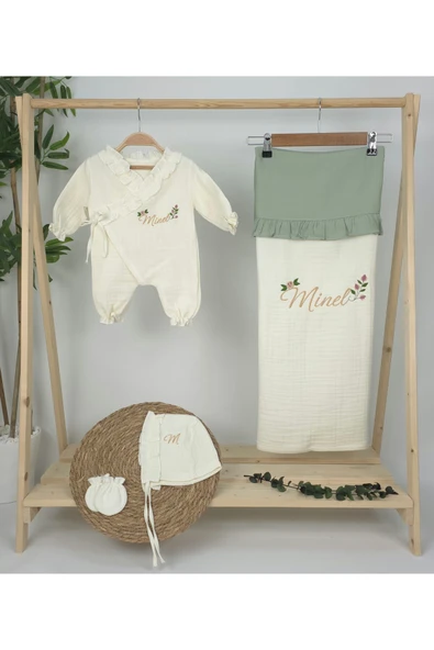 gros shop Müslin Yeni Doğan 4Katlı Organik %100Pamuk Kişiye Özgü Nakışlı Hastane Çıkış Seti (Güllü Model-4) - Resim 2