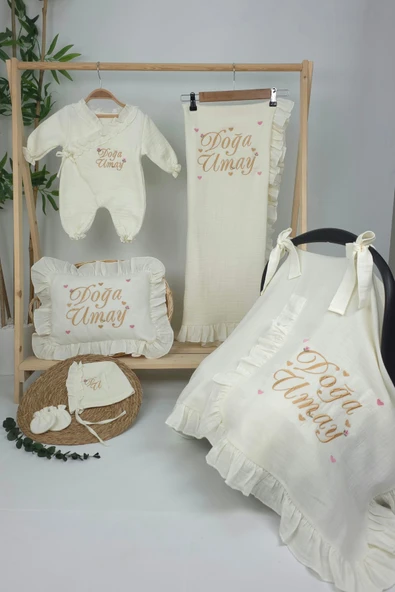 gros shop Müslin Yeni Doğan 4Katlı Organik %100Pamuk Kişiye Özgü Nakışlı Hastane Çıkış Seti (Çoklu Kalp-1) - Resim 2