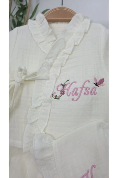 gros shop Müslin Yeni Doğan 4Katlı Organik %100Pamuk Kişiye Özgü Nakışlı Hastane Çıkış Seti(Kelebekli Papatya) - Resim 3