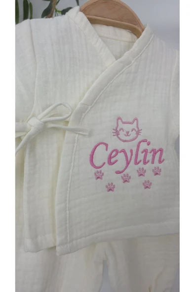 gros shop Müslin Yeni Doğan 4Katlı Organik %100Pamuk Kişiye Özgü Nakışlı Hastane Çıkış Seti (Kedi Patisi) - Resim 4