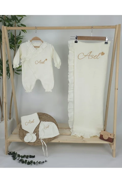 gros shop Müslin Yeni Doğan 4Katlı Organik %100Pamuk Kişiye Özgü Nakışlı Hastane Çıkış Seti-Kalpli - Resim 2