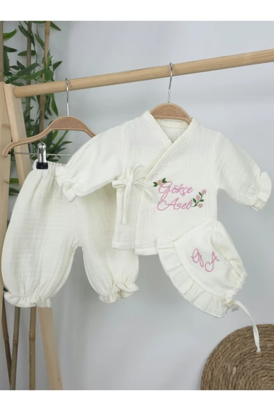 gros shop Müslin Yeni Doğan 4Katlı Organik %100Pamuk Kişiye Özgü Nakışlı Hastane Çıkış Seti (Güllü Model-2) - Resim 4