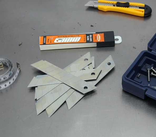 SuperSun 10 Adet ADM-25 Maket Bıçak Falçata Ağzı Yedek Uç (L100xW18xT0,5mm) - 2