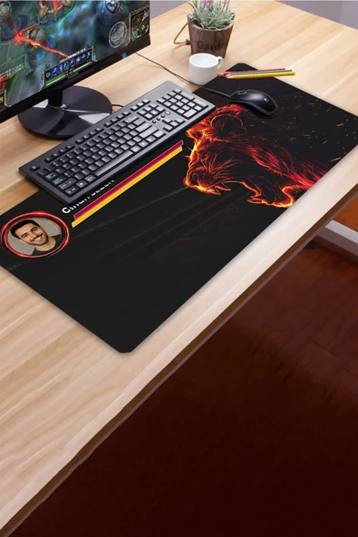 SonicTouch Kişiye isme Özel Aslan Figürlü Sarı Kırmızı Fotoğraflı XXL Dikişsiz Gamer Klavye Mousepad 40x90cm - Resim 3