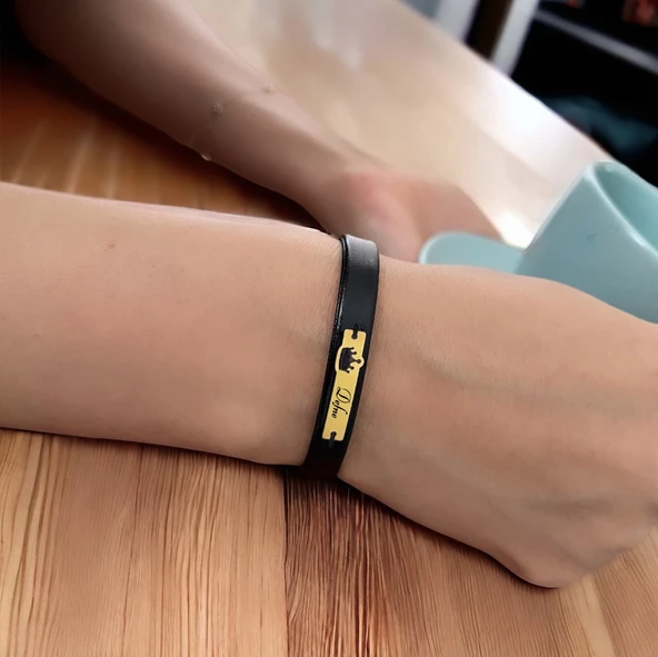 14 Ayar Altın Plakalı İsme Özel Taç Motifli Doğal Siyah Derili Hediye Bileklik-569 - Resim 2