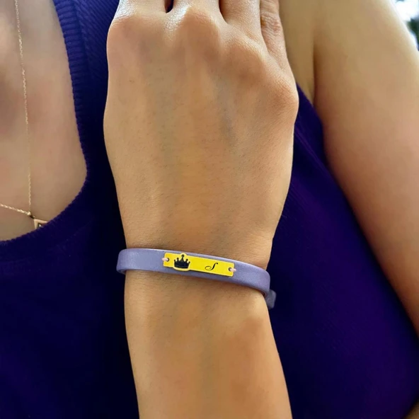 14 Ayar Altın Plakalı Harfe Özel Doğal Mor Derili Taç Motifli Hediye Bileklik-571 - Resim 2