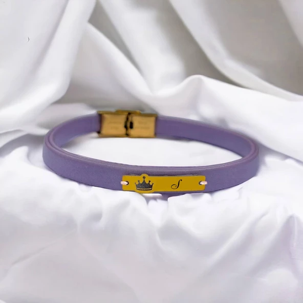 14 Ayar Altın Plakalı Harfe Özel Doğal Mor Derili Taç Motifli Hediye Bileklik-571 ürün görseli