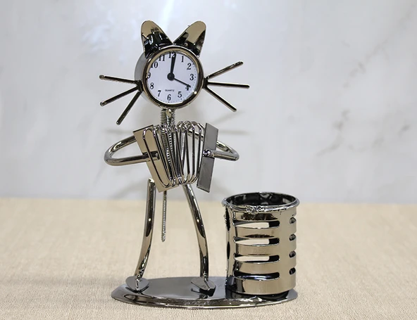 Metal Akordiyon Çalan Müzisyen Kedi Müzisyen Saat Ve Kalemlik