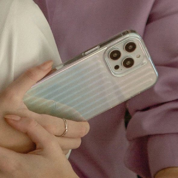 Apple iPhone 14 Kılıf Parlayan Arka Yüzey Coehl Linear Kapak - Resim 5