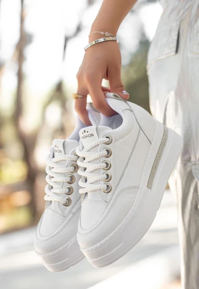 Lulu Beyaz Cilt Bağcıklı Spor Ayakkabı - Resim 5