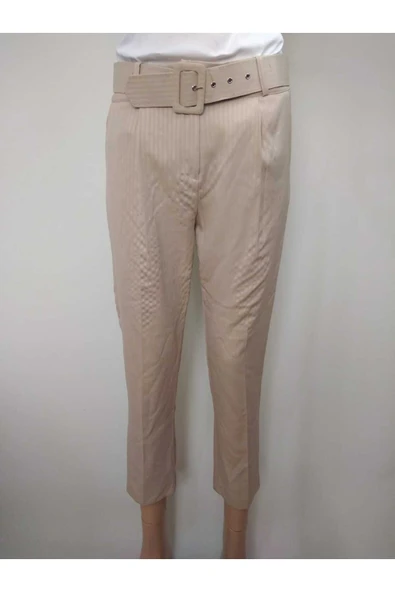 R&M Collection Kadın Krem Kemerli Dar Havuç Kesim Bilek Boy Dabıl Kumaş Pantolon ürün görseli