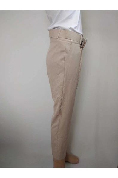 R&M Collection Kadın Krem Kemerli Dar Havuç Kesim Bilek Boy Dabıl Kumaş Pantolon - Resim 2