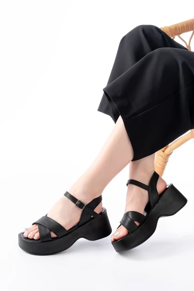 İnfon Ayakkabı Marketi sandalet24414-1005 Siyah Günlük Çapraz Dolgu Topuk Kadın Sandalet ürün görseli