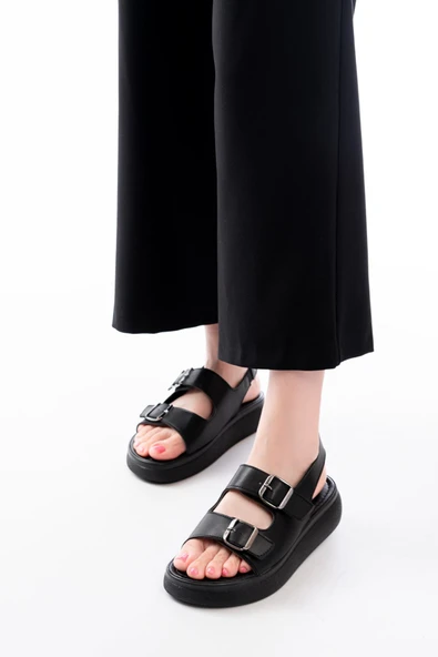 İnfon Ayakkabı Marketi sandalet24413-572 Siyah Günlük Dolgu Topuk Toka Aksesuarlı Kadın Sandalet ürün görseli