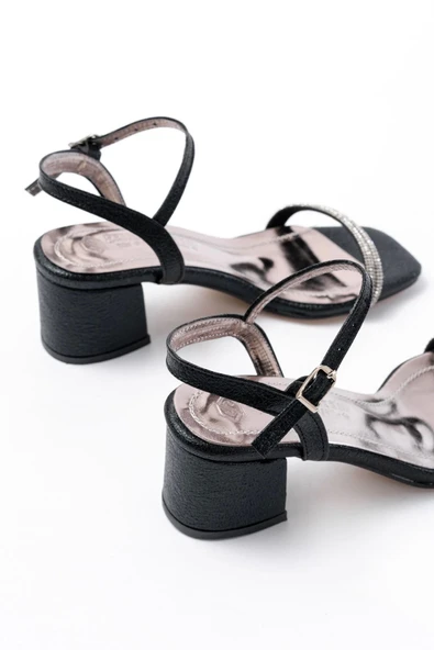 İnfon Ayakkabı Marketi Siyah Çift Bantlı Taşlı Kalın Topuklu Kadın Ayakkabı ürün görseli