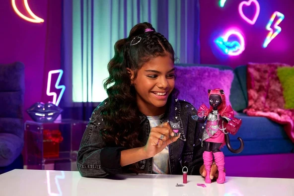 Monster High Acayip Havalı Arkadaşlar Catty Noir HXH76 - 2