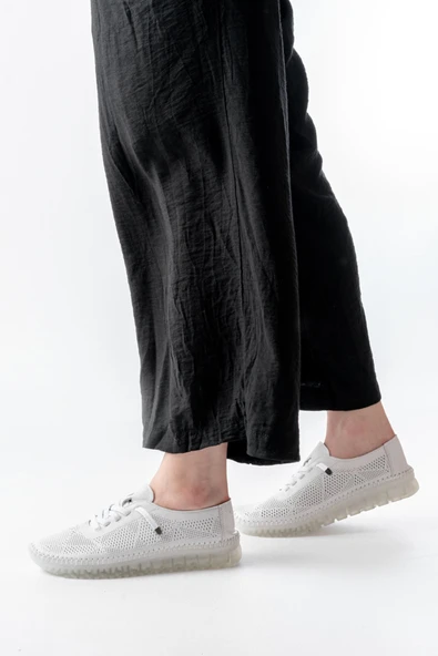 İnfon Ayakkabı Marketi İnfon Ayakkabı Marketi S-365 Beyaz Desenli Hakiki Deri Şeffaf Taban Kadın Spor Ayakkabı ürün görseli