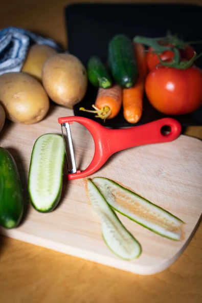 Solingen Mat Kırmızı Sapan Soyacak – Paslanmaz Alman Çeliği, Ergonomik Sap, Çift Yönlü Kullanım - Resim 2