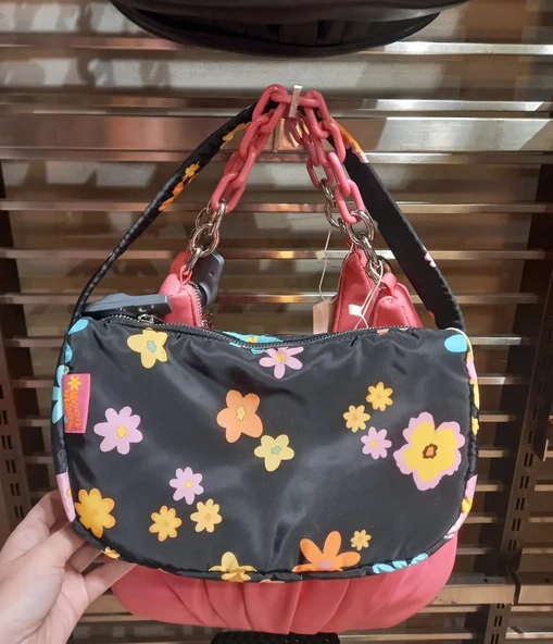 Bershka Siyah Çiçek Desenli El Omuz Çantası ürün görseli 1