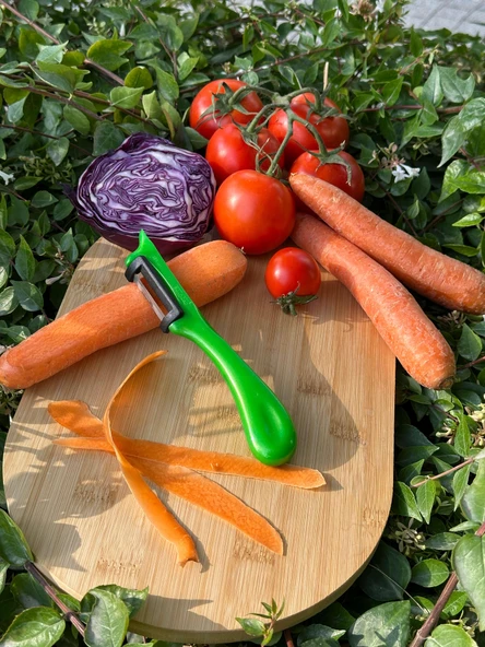 Solingen Pırıltılı Yeşil Dik Soyacak – Paslanmaz Alman Çeliği, Ergonomik Sap, Yüksek  Keskinlik ürün görseli