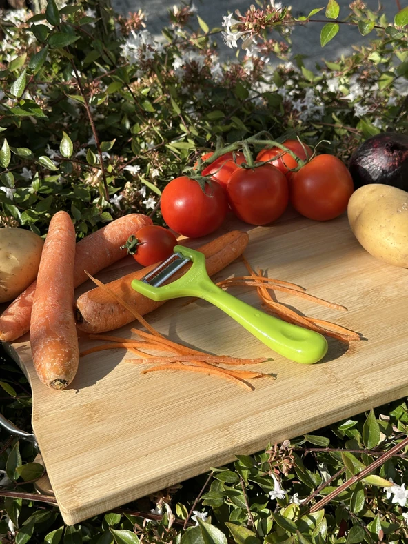 Solingen Fıstık Yeşili Jülyen Soyacak – Paslanmaz Alman Çeliği, Ergonomik Sap, Orijinal (Tekli) ürün görseli