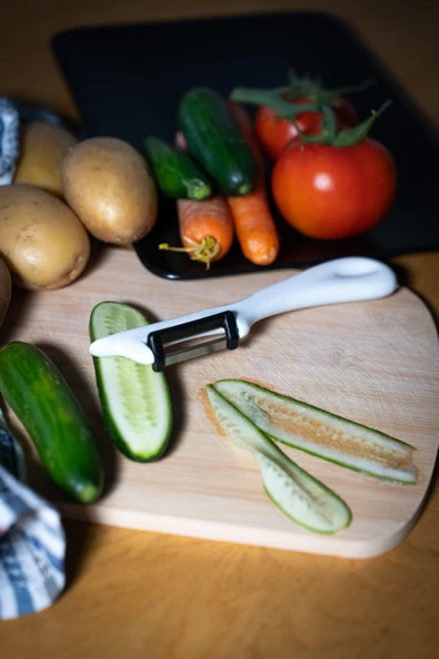 Solingen Simli Beyaz Dikey Soyacak – Paslanmaz Alman Çeliği, Ergonomik Sap, Çift Yönlü Kesici Ağız - Resim 2