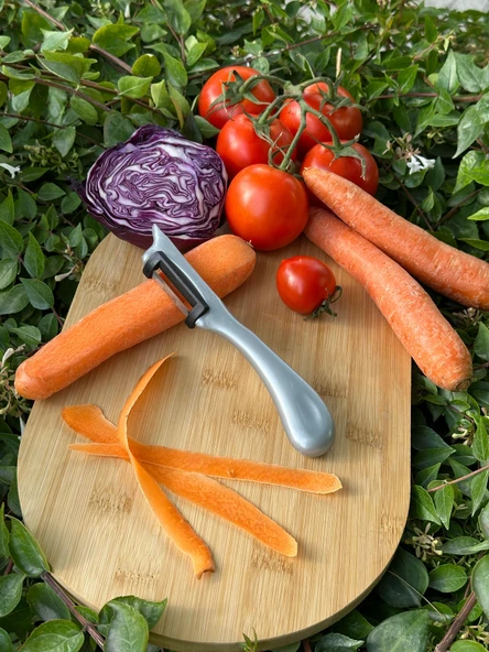 Solingen Pırıltılı Gümüş/Gri Dik Soyacak – Paslanmaz Alman Çeliği, Ergonomik Sap, Yüksek Keskinlik ürün görseli