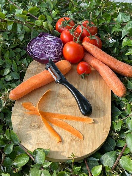 Solingen Pırıltılı Siyah Dik Soyacak – Paslanmaz Alman Çeliği, Ergonomik Sap, Yüksek Keskinlik ürün görseli