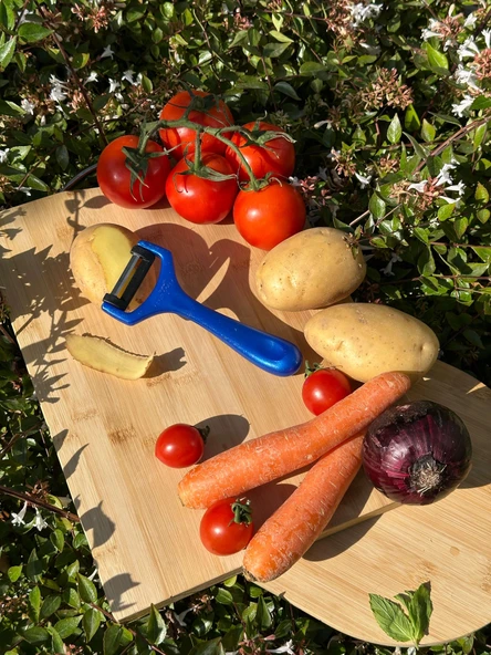 Solingen Pırıltılı Mavi Sapan Soyacak – Paslanmaz Alman Çeliği, Ergonomik Sap, Yüksek Keskinlik ürün görseli