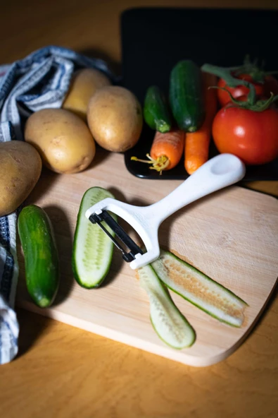 Solingen Simli Beyaz Sapan Soyacak – Paslanmaz Alman Çeliği, Ergonomik Sap, Yüksek Keskinlik ürün görseli