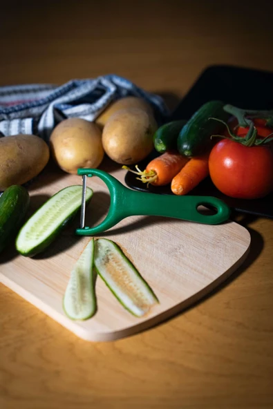 Solingen Mat Yeşil Sapan Soyacak – Paslanmaz Alman Çeliği, Ergonomik Sap, Çift Yönlü Kullanım - Resim 2