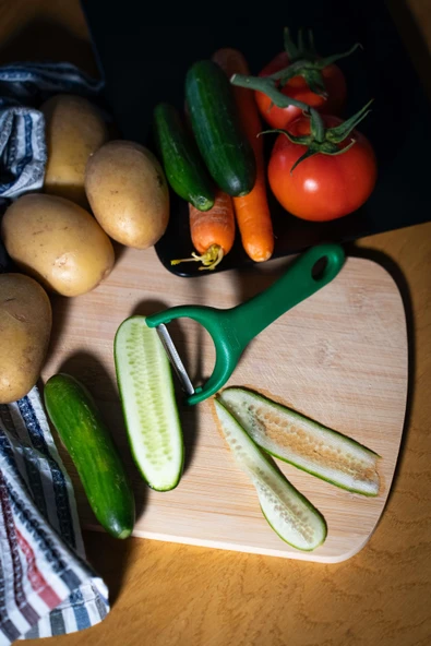 Solingen Mat Yeşil Sapan Soyacak – Paslanmaz Alman Çeliği, Ergonomik Sap, Çift Yönlü Kullanım ürün görseli