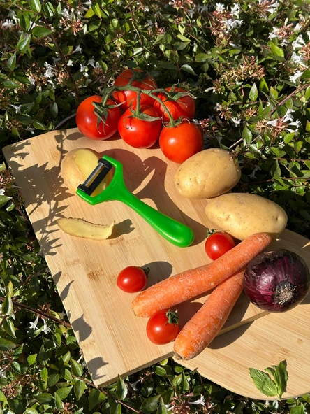 Solingen Pırıltılı Yeşil Sapan Soyacak – Paslanmaz Alman Çeliği, Ergonomik Sap, Yüksek Keskinlik ürün görseli