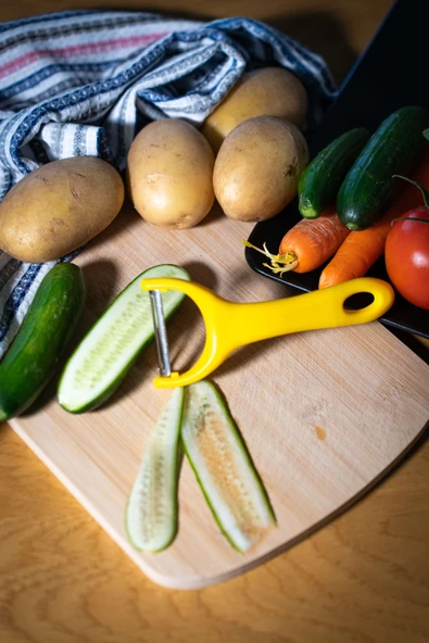 Solingen Mat Sarı Sapan Soyacak – Paslanmaz Alman Çeliği, Ergonomik Sap, Çift Yönlü Kullanım ürün görseli