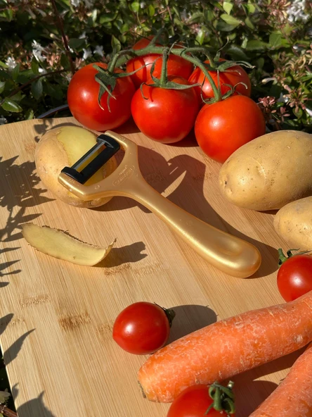 Solingen Pırıltılı Sarı/Gold Sapan Soyacak – Paslanmaz Alman Çeliği, Ergonomik Sap, Yüksek Keskinlik ürün görseli