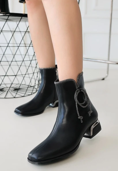 Melina Siyah Cilt Topuklu Bot ürün görseli