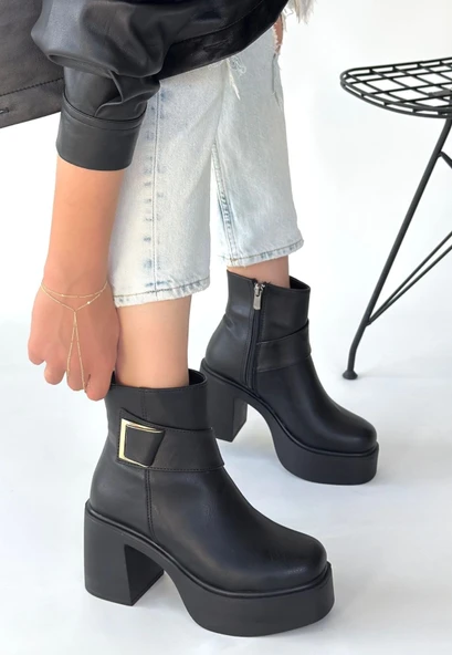 Lonji Siyah Cilt Topuklu Bot ürün görseli