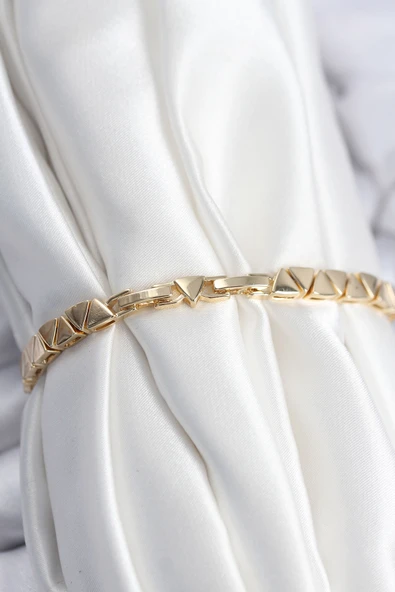 Pirinç VIP Seri Gold Renk Sıralı Üçgen Model Kadın Bileklik - TJ-BB7942 - Resim 2