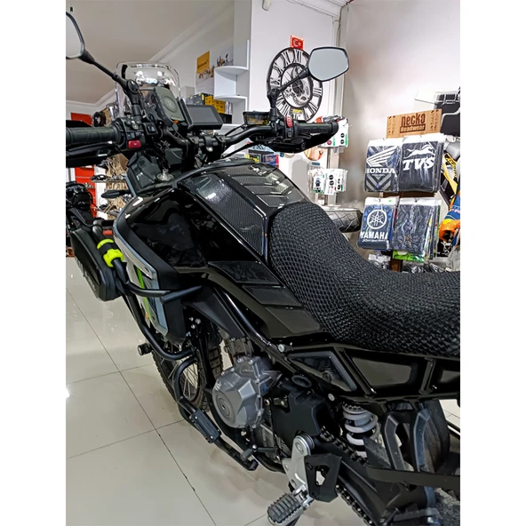 CF-450/MT İLE UYUMLU YAN DEPO ULTIMATE KORUMA  6D KARBON KAYDIRMAZ TANK PAD - Resim 4