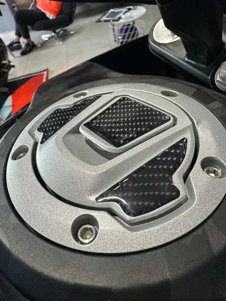 CF-450/MT İLE UYUMLU DEPO VE DEPO KAPAĞI KORUMA ULTIMATE 6D KARBON KAYDIRMAZ TANK PAD - Resim 5