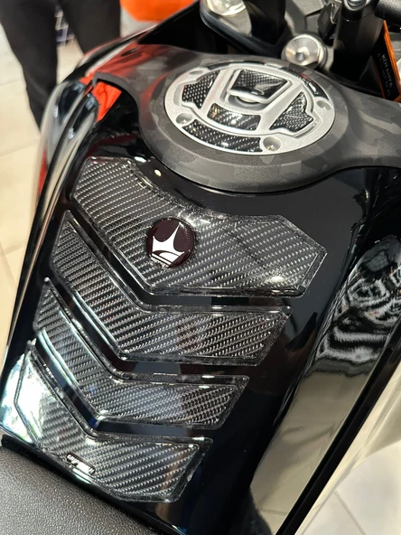 CF-450/MT İLE UYUMLU DEPO VE DEPO KAPAĞI KORUMA ULTIMATE 6D KARBON KAYDIRMAZ TANK PAD - Resim 3