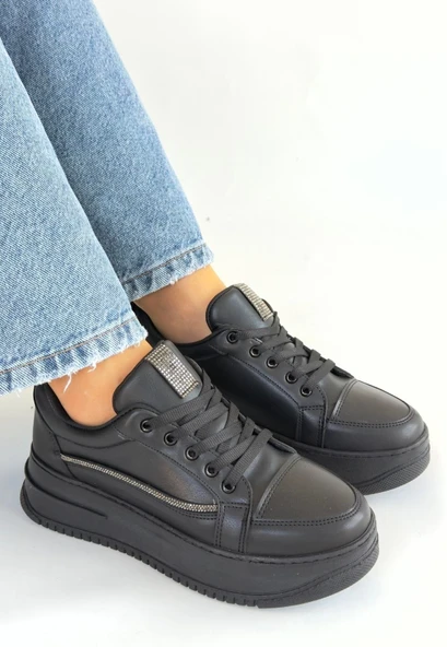 Natte Siyah Cilt Bağcıklı Spor Ayakkabı ürün görseli 1