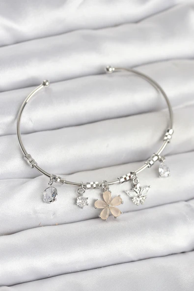 Çiçek ve Kelebek Charmlı Gümüş Renk Pirinç Kadın Bileklik - EBJ251010W38222 ürün görseli