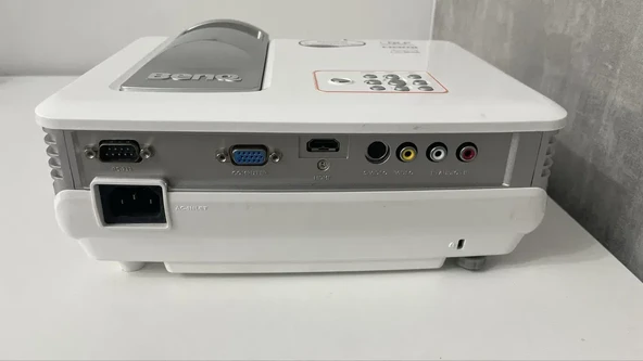 BENQ PROJEKSİYON CİHAZI MP515ST MODEL (BEYAZ RENK KASA) HDMI LI VGA LI 2500 LÜMEN 3000 SAAT LAMBA ÖMRÜ 1600X1200 ÇÖZÜNÜRLÜK 3D (YENİLENMİŞ 2. EL ÜRÜN) - Resim 3