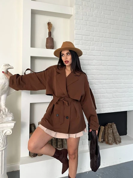 Kruvaze Yaka Düğmeli Kemerli Cepli Apoletli Kuşaklı Trençkot - Resim 2