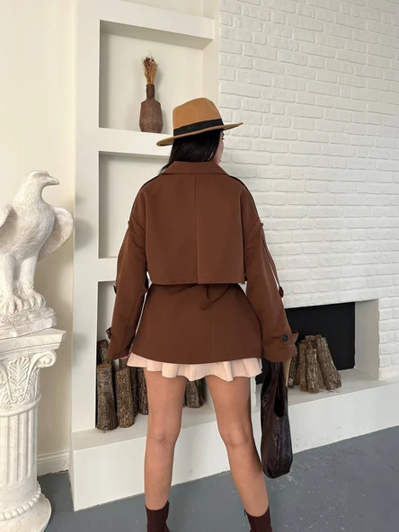 Kruvaze Yaka Düğmeli Kemerli Cepli Apoletli Kuşaklı Trençkot - Resim 3